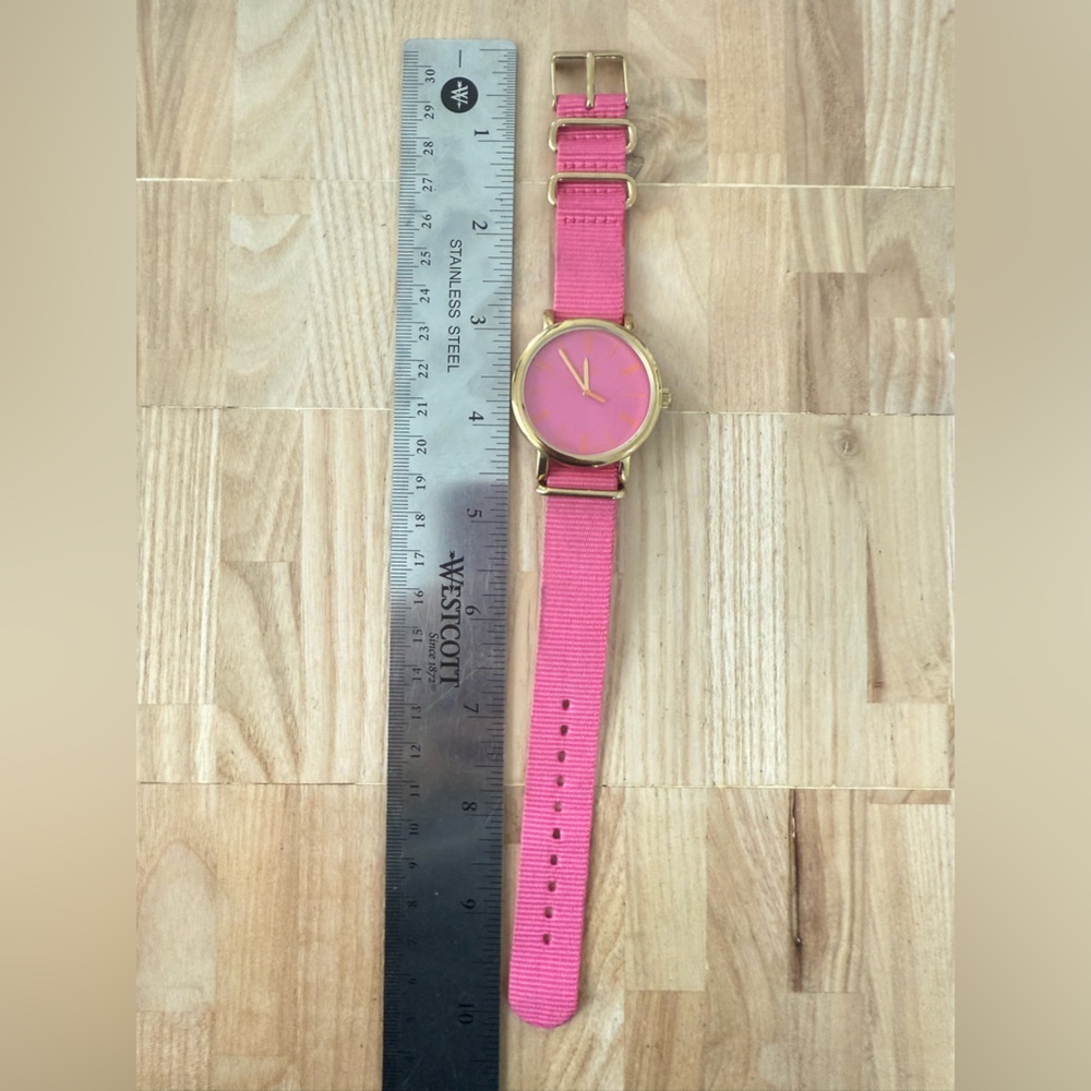 Timex weekender pink and gold tone casual watch NEW BATTERY - Picture 9 of 9